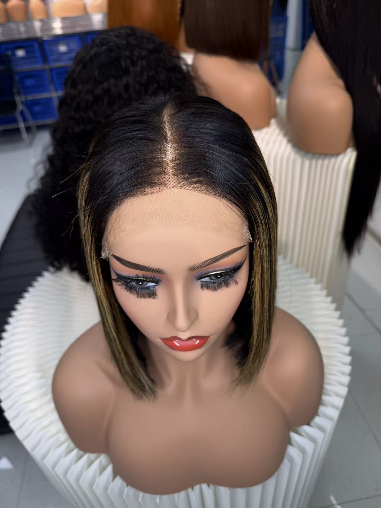 Perruques en cheveux humains naturels bouclés bruts vierges en gros 180%